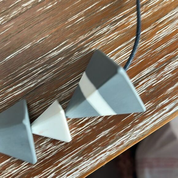 Art gallery necklace. With triangle pieces - Picture 3 of 5